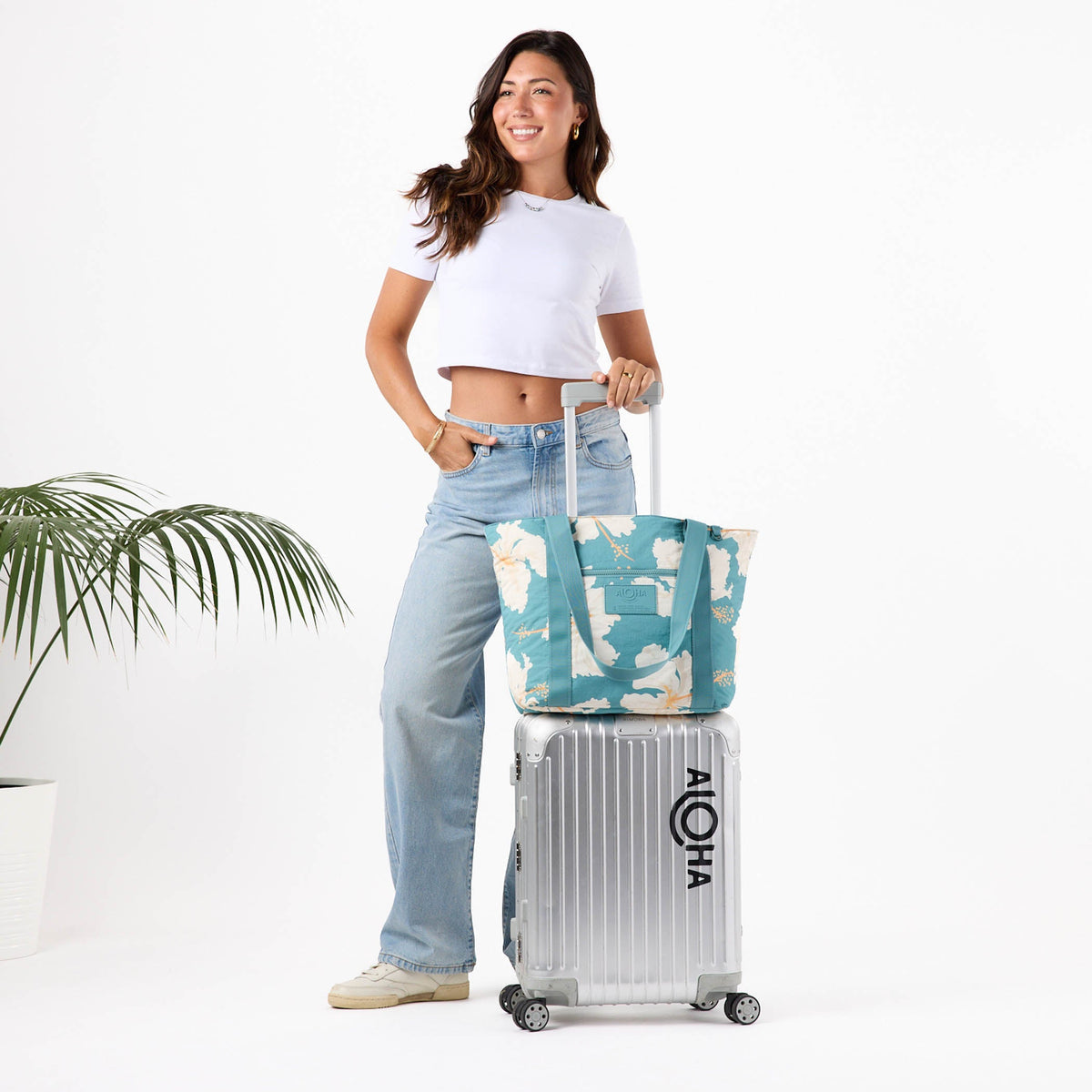Taha'a Keep It Light Zipper Tote in Tide