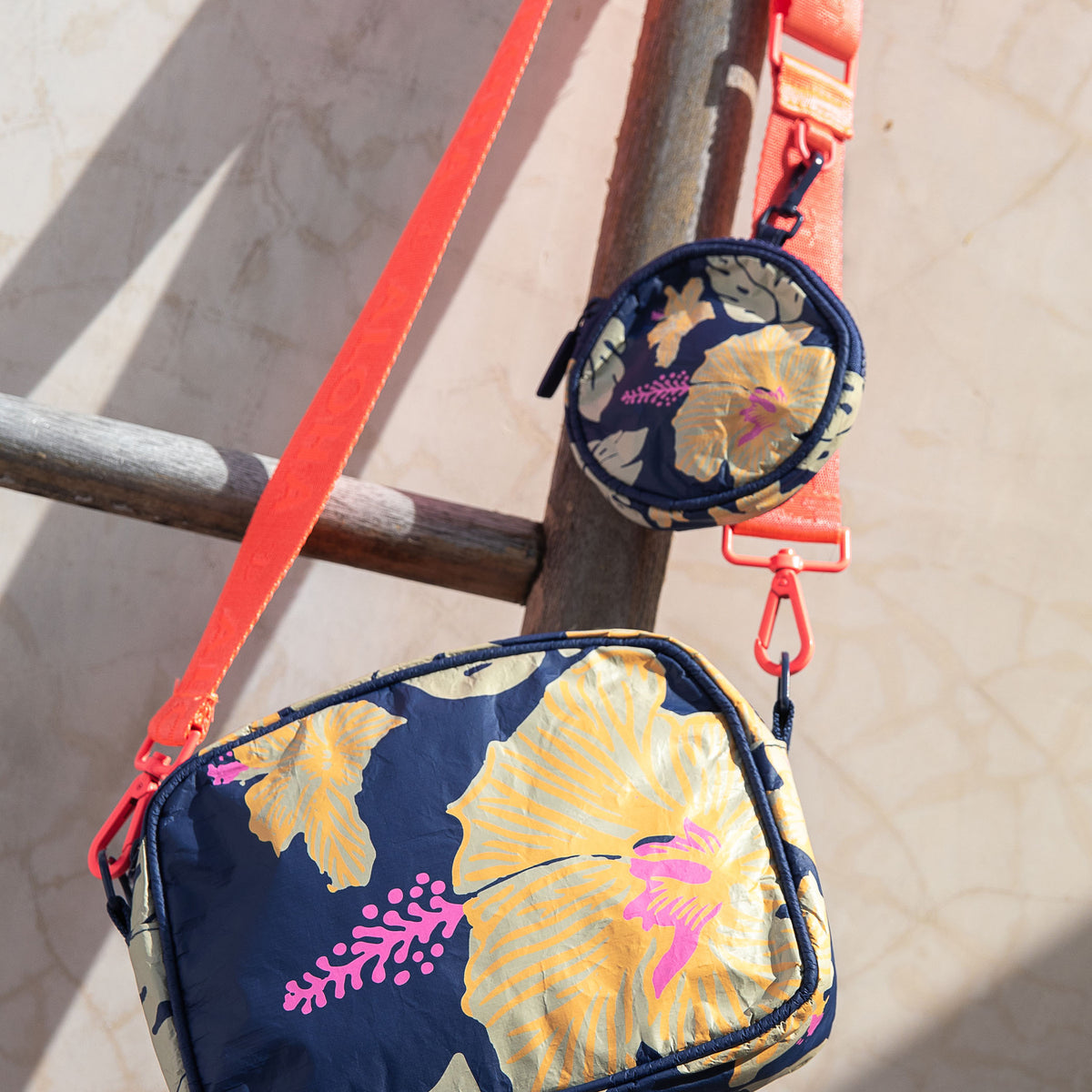 Pape'ete Cutie in Neon Moon on Navy