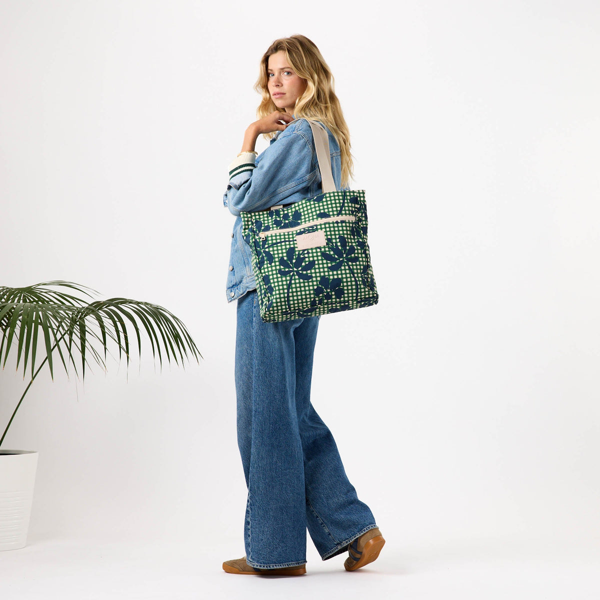 Picnic Fleur Daily Tote in Vineyard