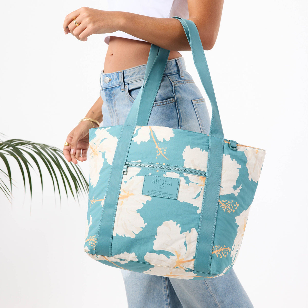 Taha'a Keep It Light Zipper Tote in Tide