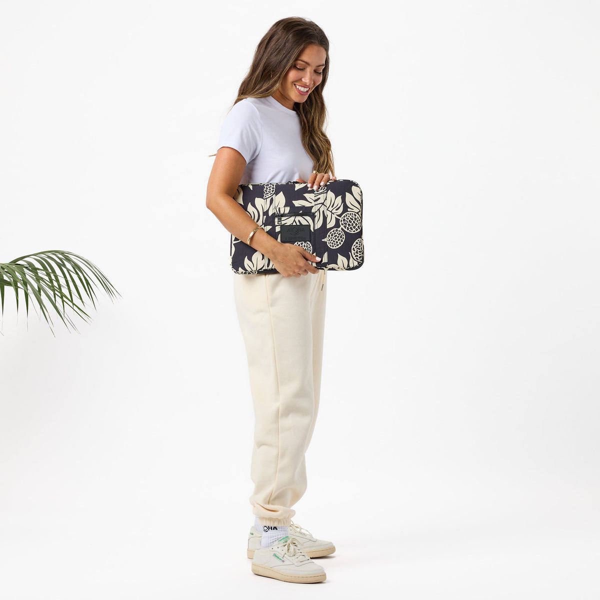 Holomua Keep It Light Laptop Case in Sand on Black
