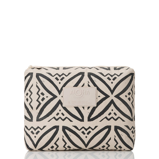 Pasifika Mid Pouch in Black on Sandstone