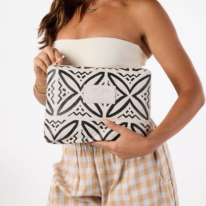 Pasifika Mid Pouch in Black on Sandstone