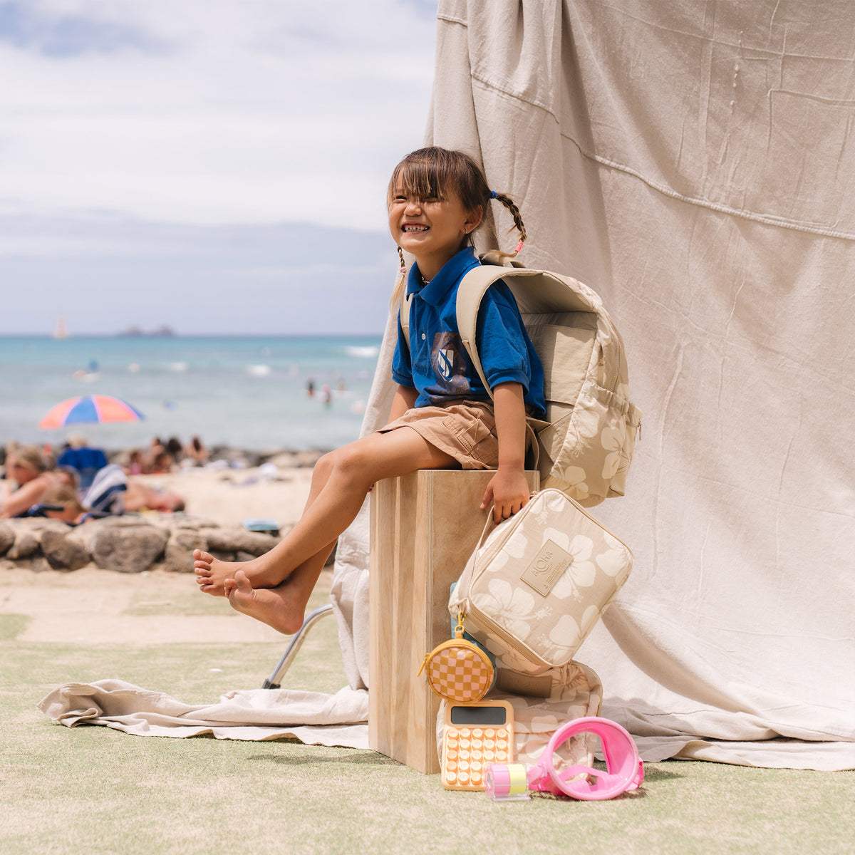 Hana Hou Keep It Light Lunch Box in Creme on Dune