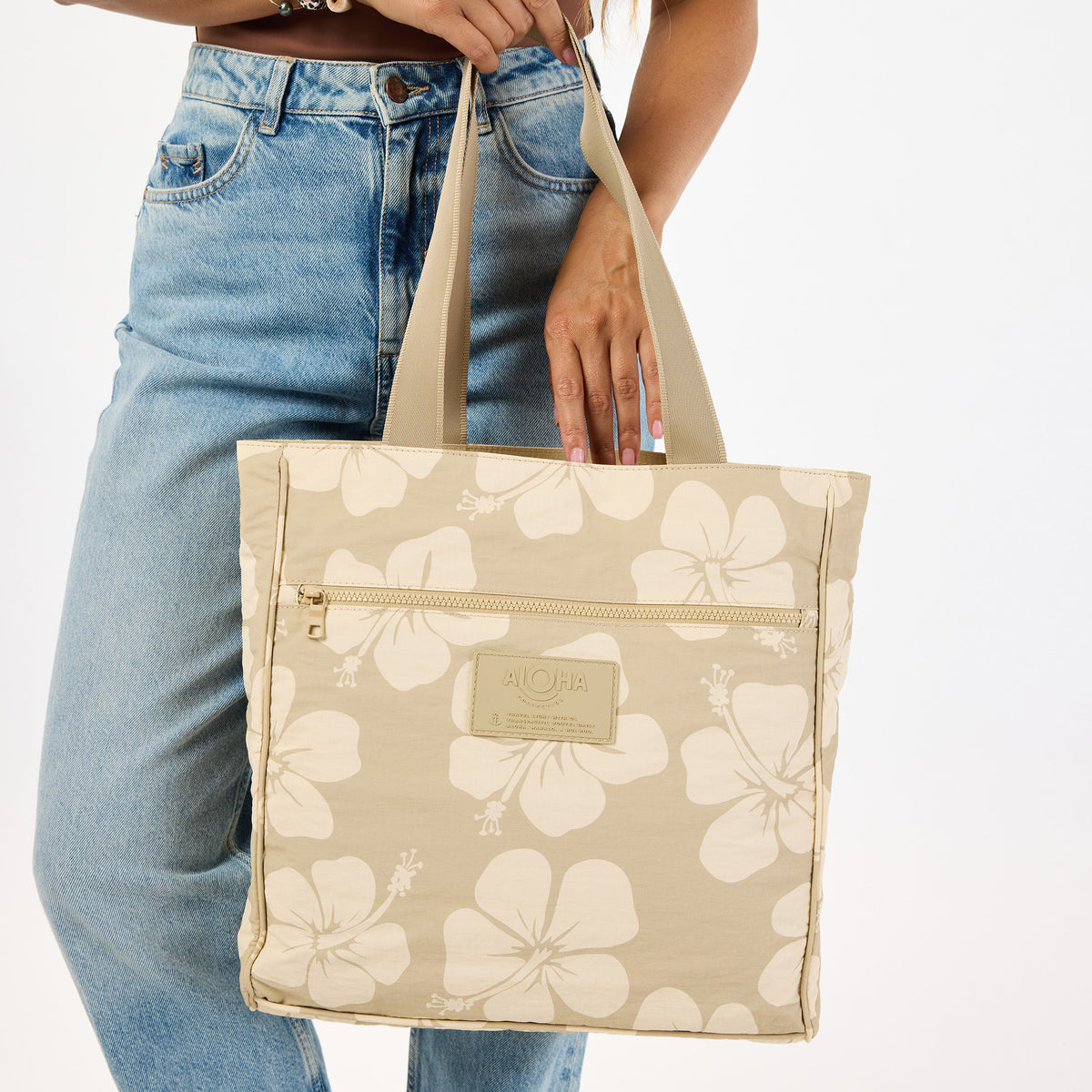 Hana Hou Daily Tote in Creme on Dune