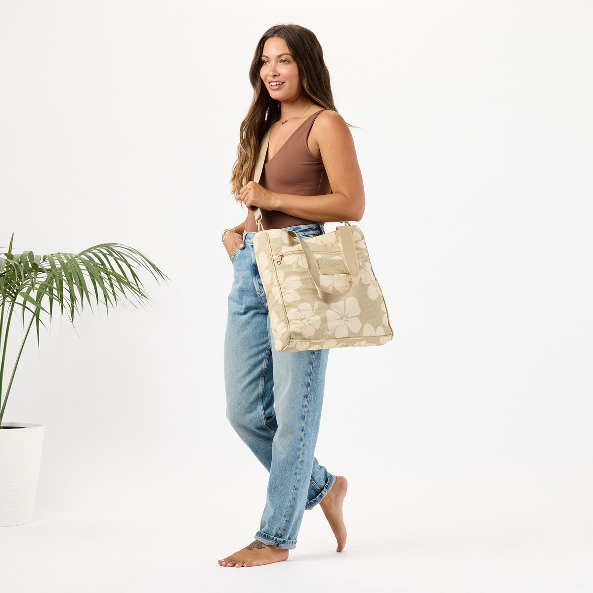 Hana Hou Daily Tote in Creme on Dune