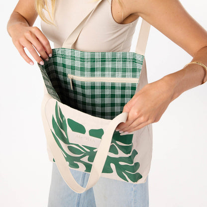 Applique Reversible Tote in Vineyard