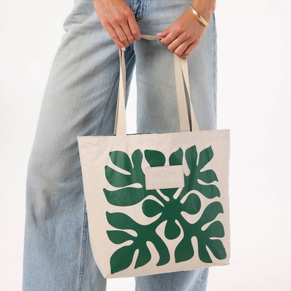 Applique Reversible Tote in Vineyard