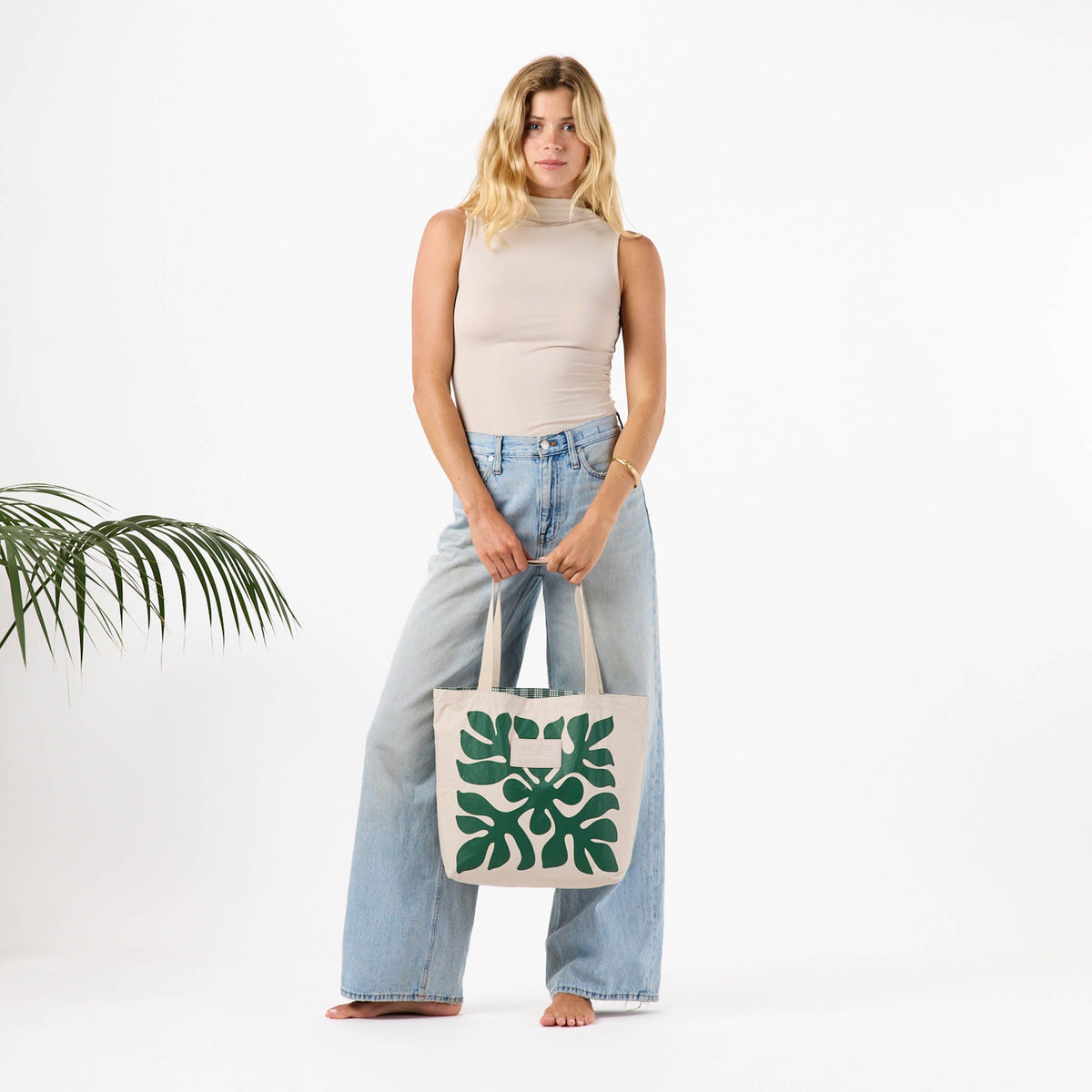 Applique Reversible Tote in Vineyard
