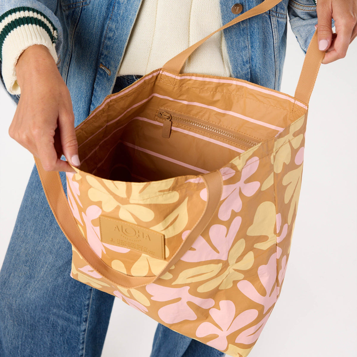 Swoosh Reversible Tote in Hey Girl on Tan