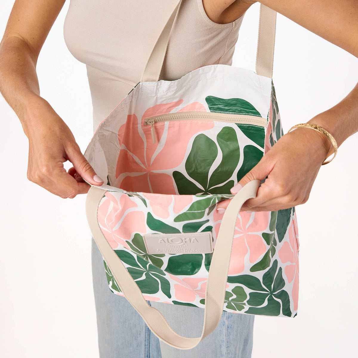Wavy Reversible Tote in Vineyard