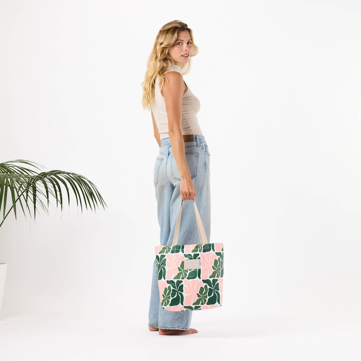 Wavy Reversible Tote in Vineyard