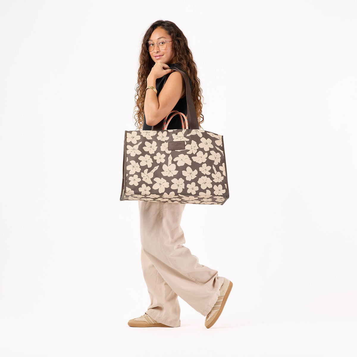 Puakenikeni Buds Carry It All Tote in Chocolate