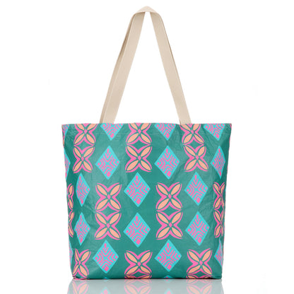 Islander Reversible Tote in Mirage