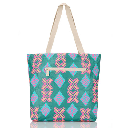Islander Reversible Tote in Mirage