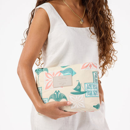 Wayfinder Mid Pouch in Pacific