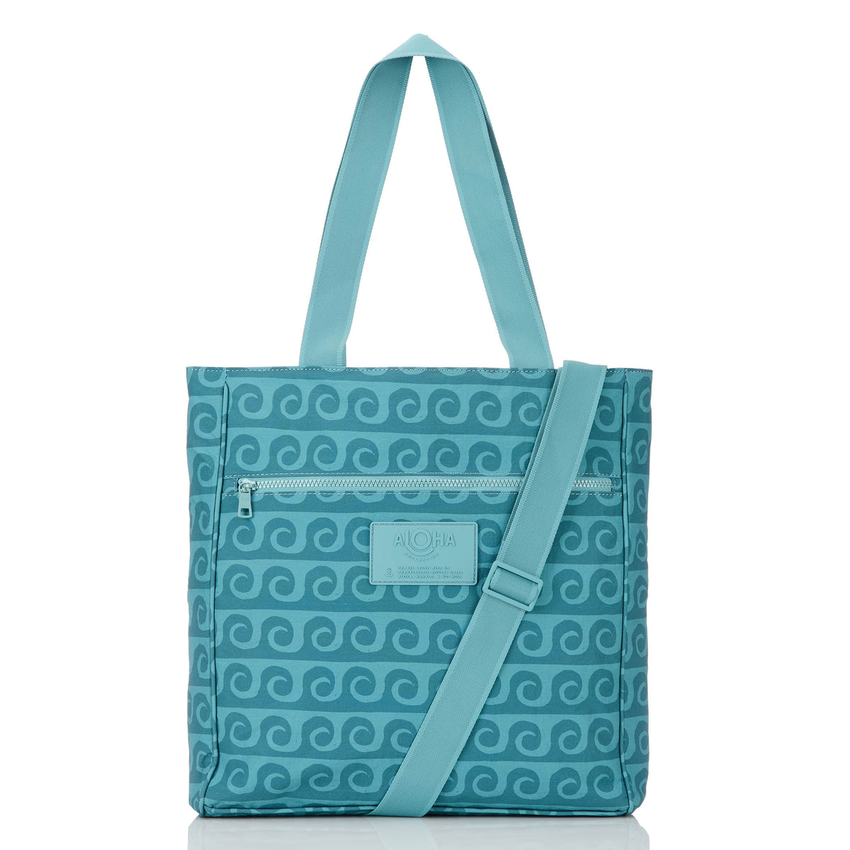 Party Wave Keep It Light Daily Tote in Tide