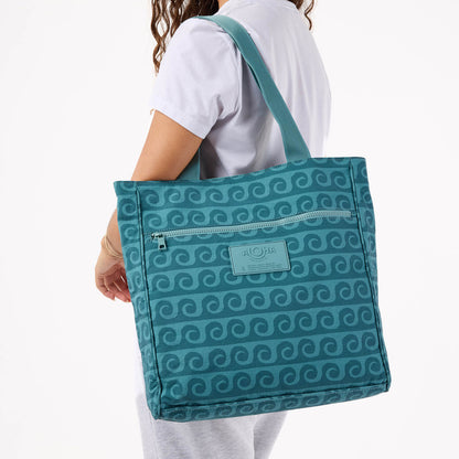 Party Wave Keep It Light Daily Tote in Tide