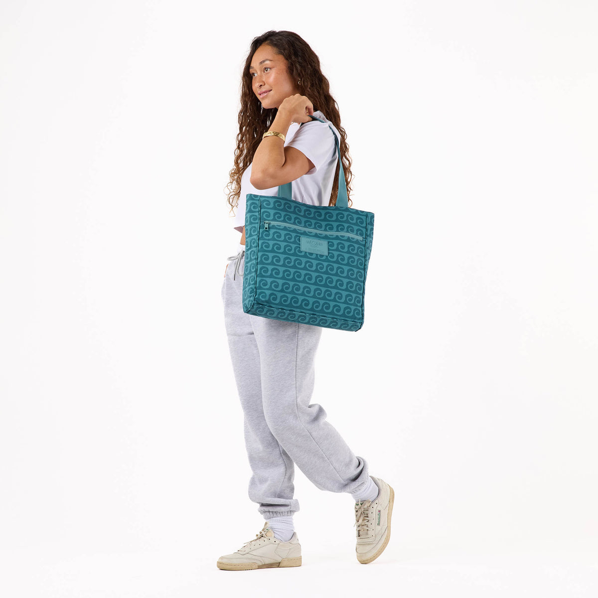 Party Wave Keep It Light Daily Tote in Tide