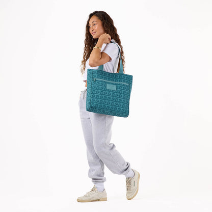 Party Wave Keep It Light Daily Tote in Tide