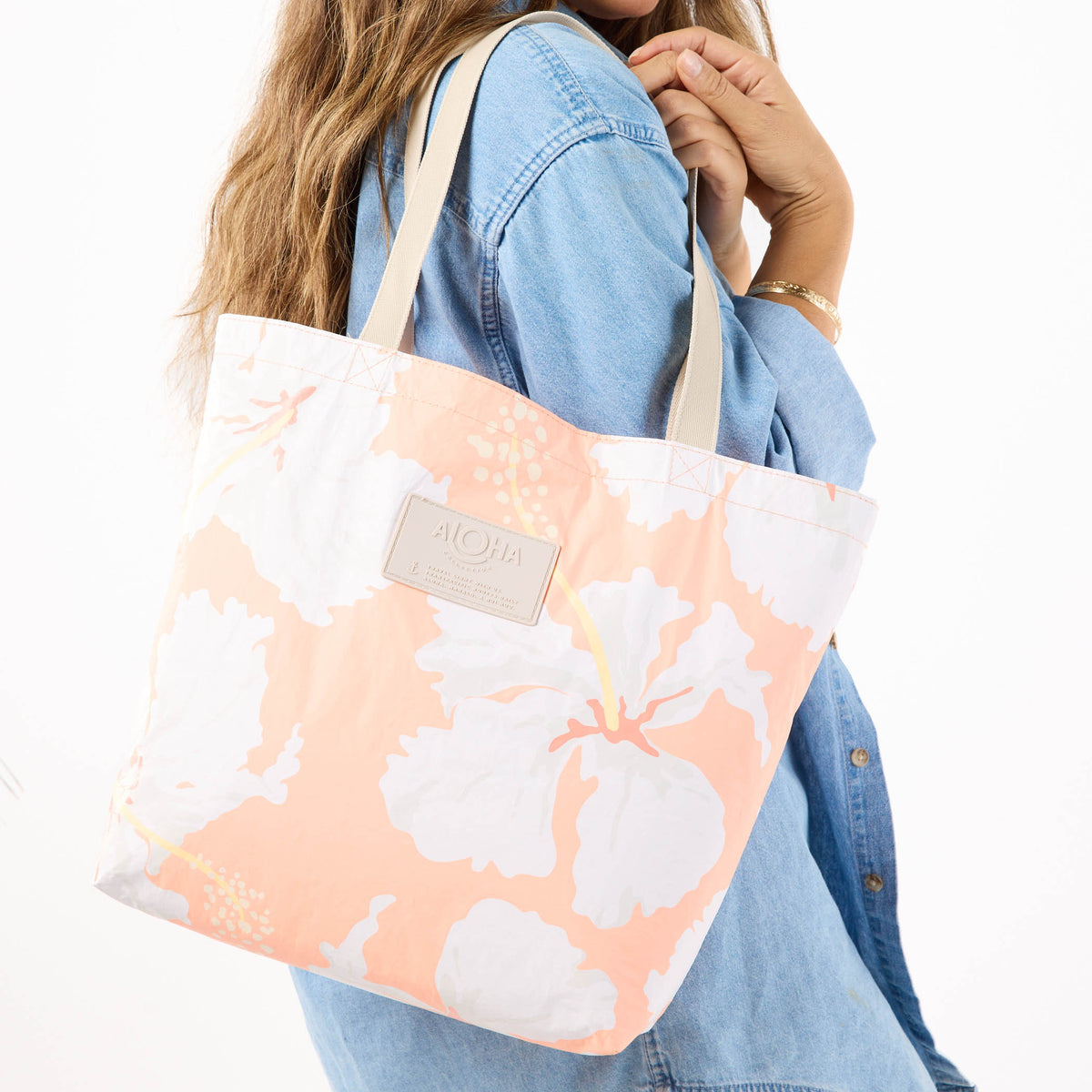 Taha'a Reversible Tote in Peachy
