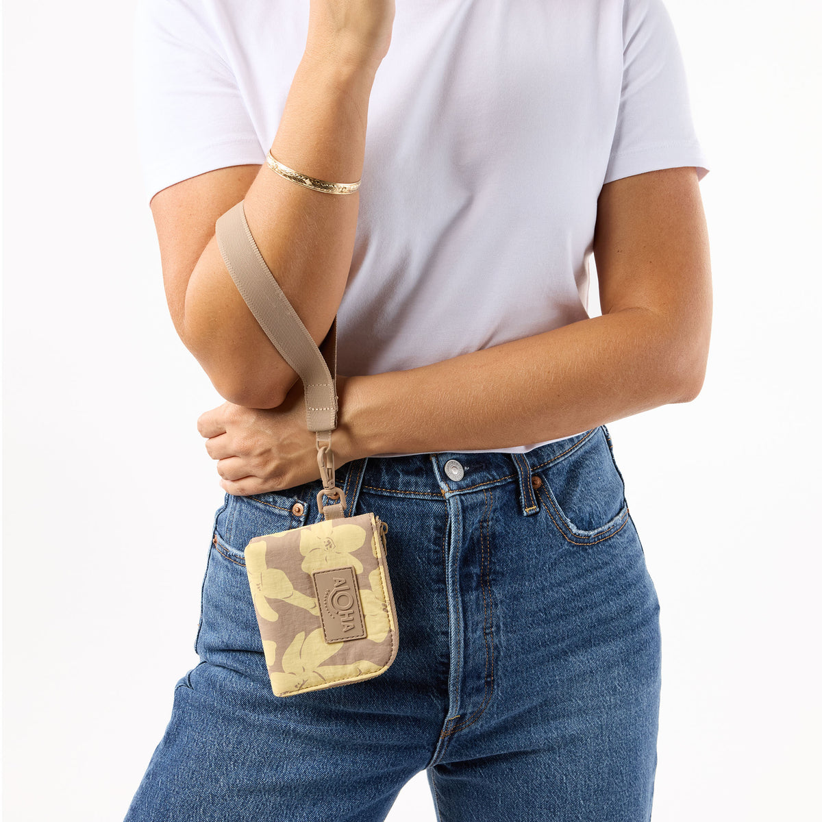 Puakenikeni Buds Go-To Wristlet in Affogato