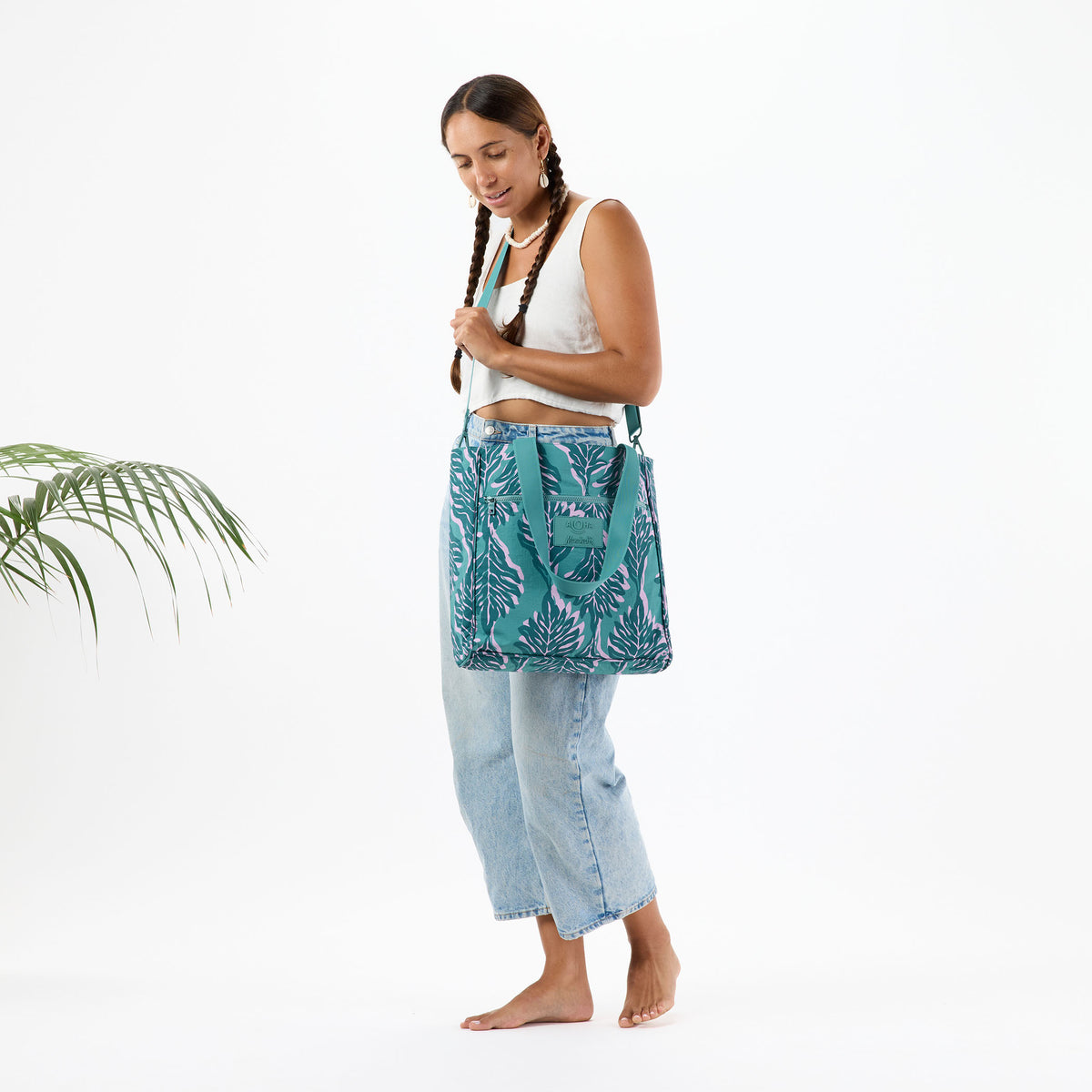 Uluwehi Keep It light Daily Tote in Atlantic on Tide