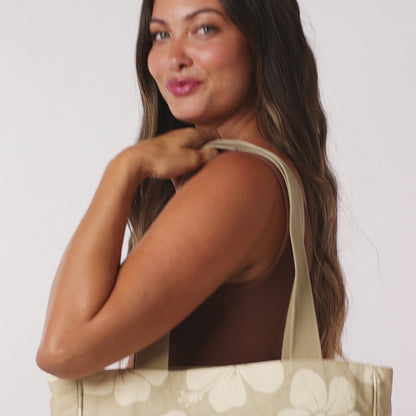 Uluwehi Keep It light Daily Tote in Atlantic on Tide