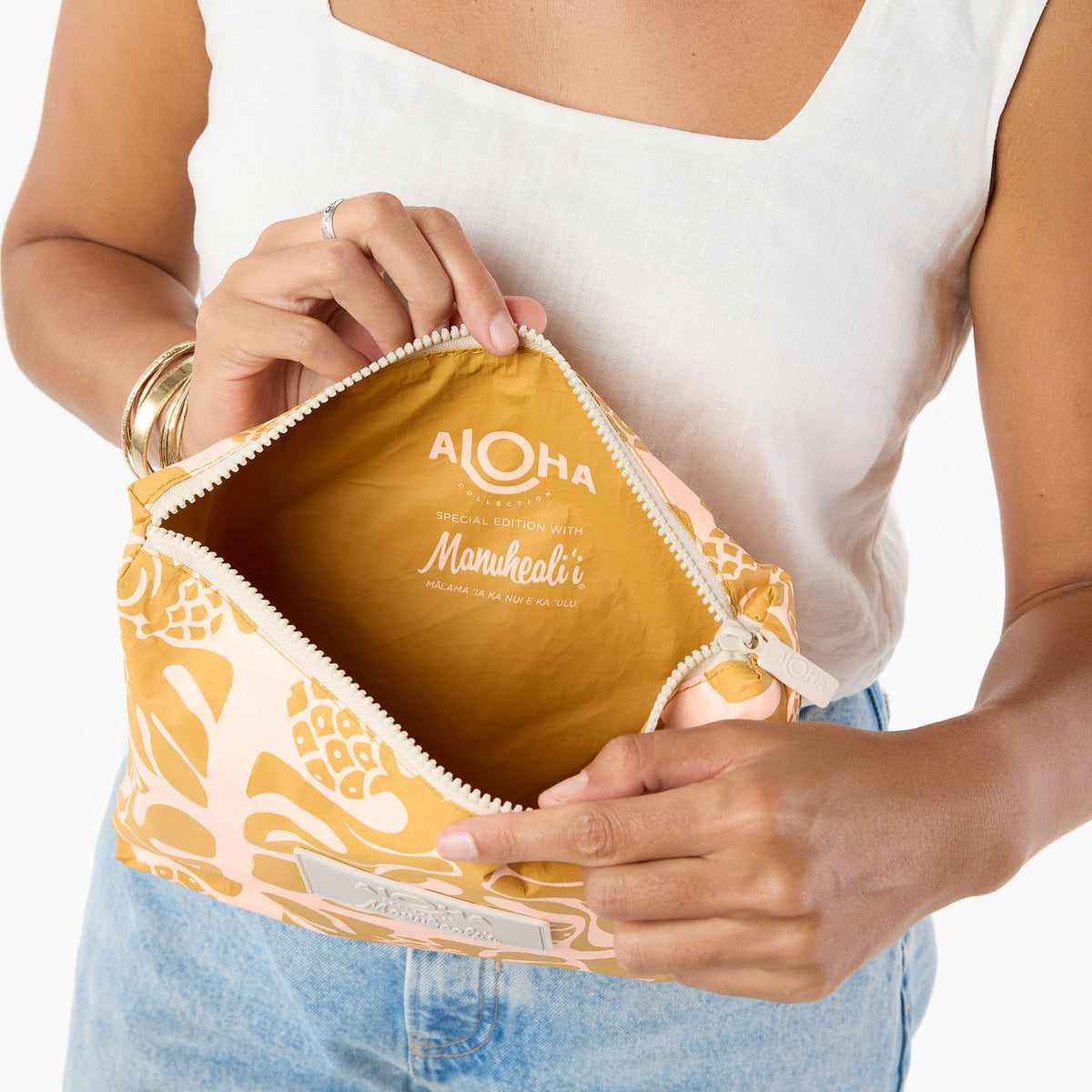 ʻUlu Quilt Mid Pouch in Peach on Hot Mustard