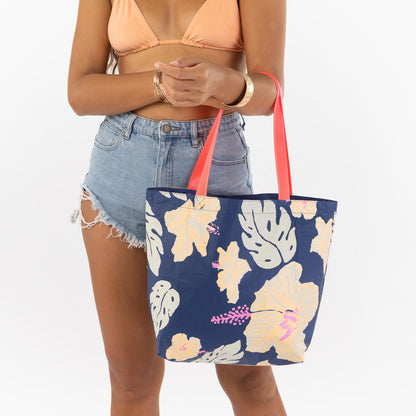 Pape驶ete by Samudra Reversible Tote in Neon Moon on Navy