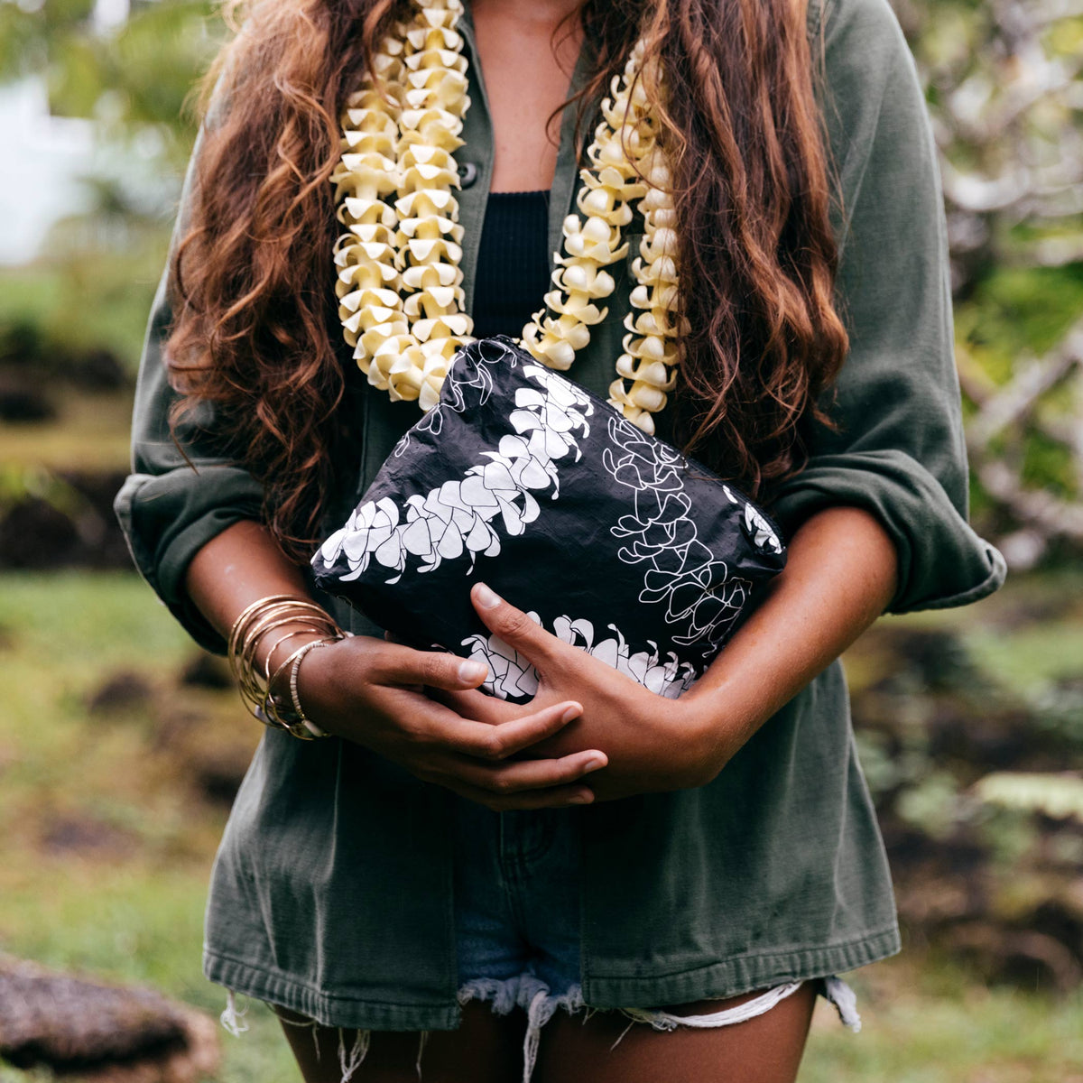 Small Puakenikeni Pouch | ALOHA Colelction