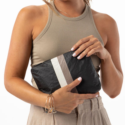 Le Voyageur Small Pouch in Caffe on Black