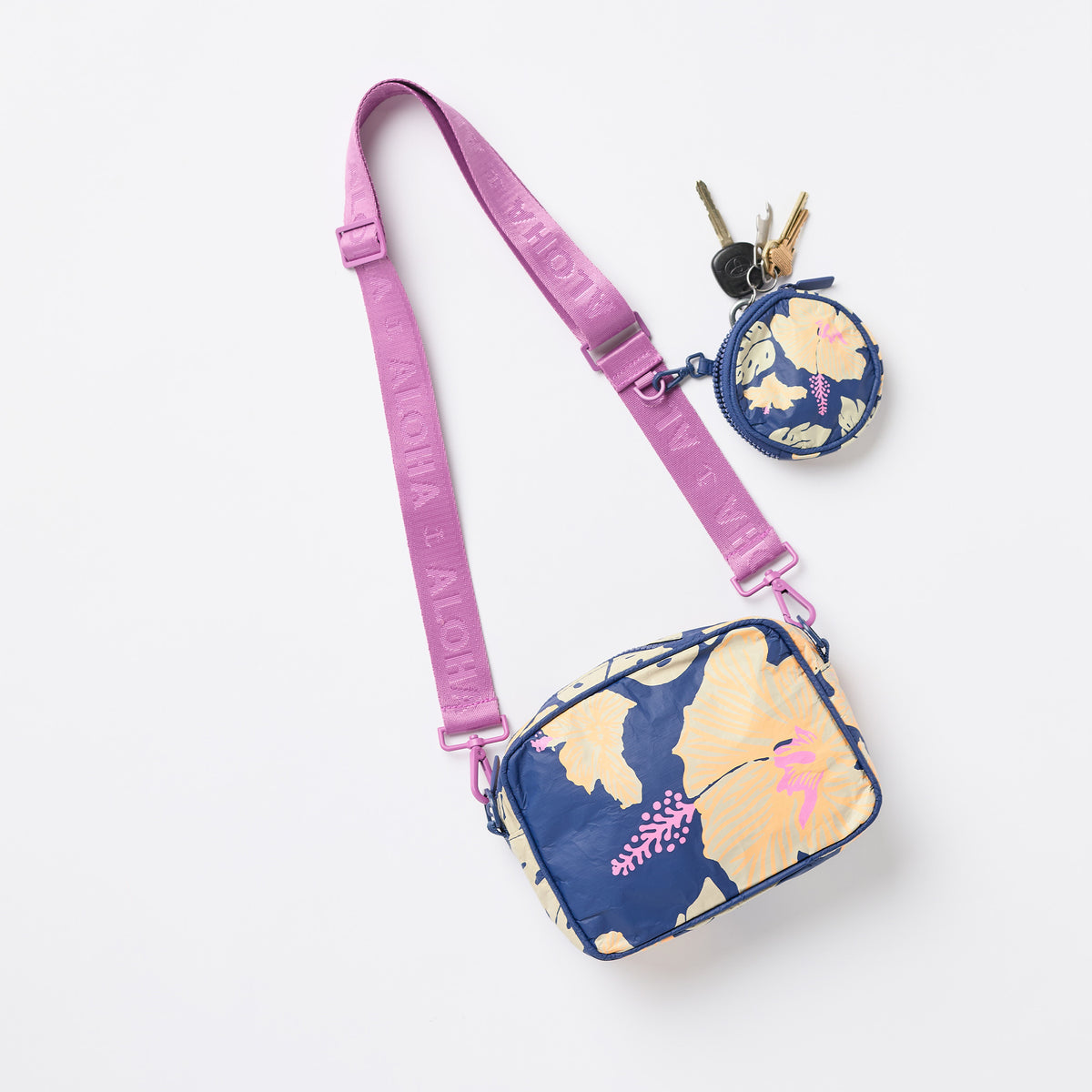 Pape'ete Cutie in Neon Moon on Navy