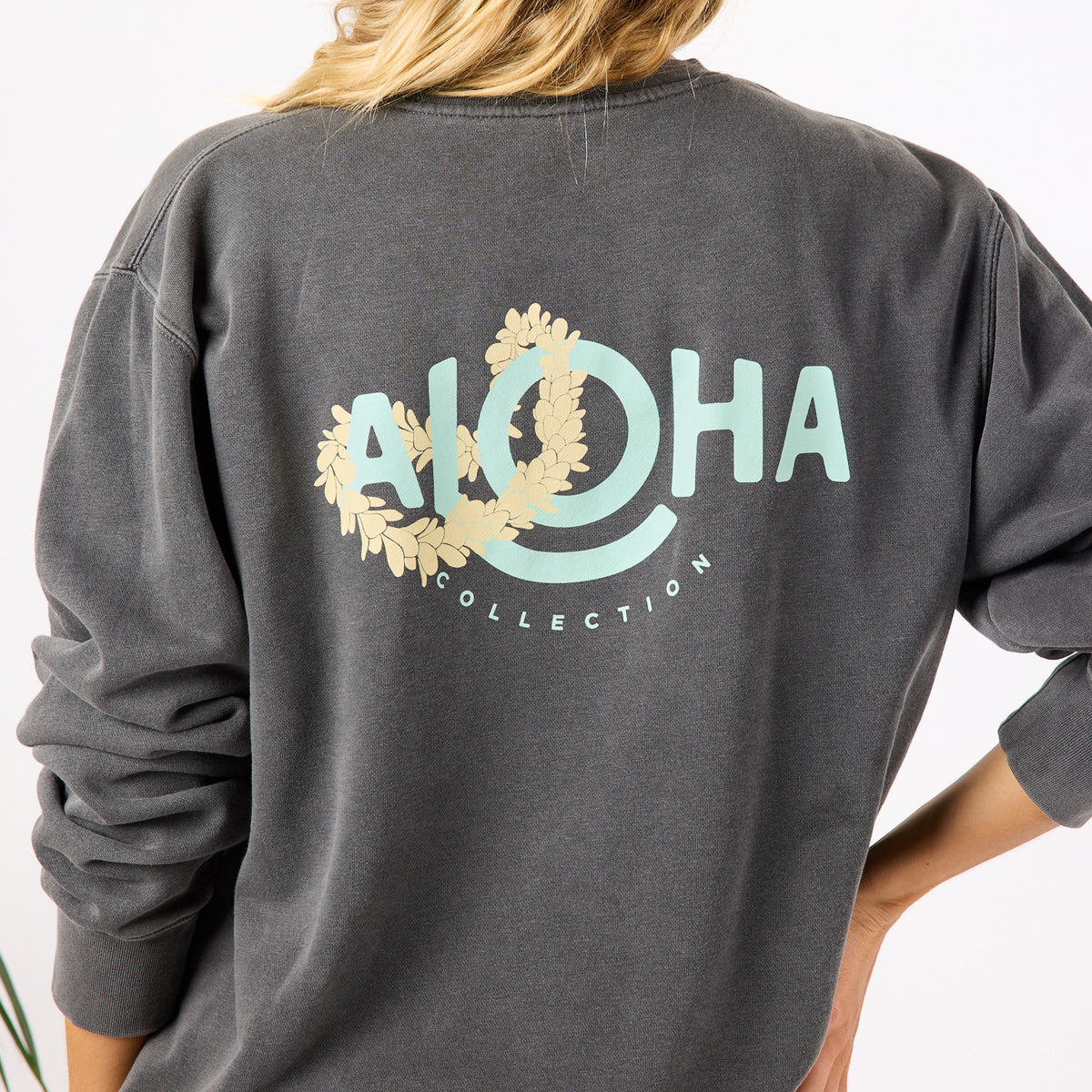 Lei ALOHA Fleece Crew in Vintage Black