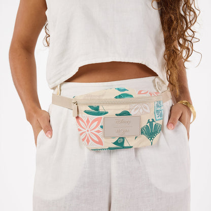 Wayfinder Mini Hip Pack in Pacific