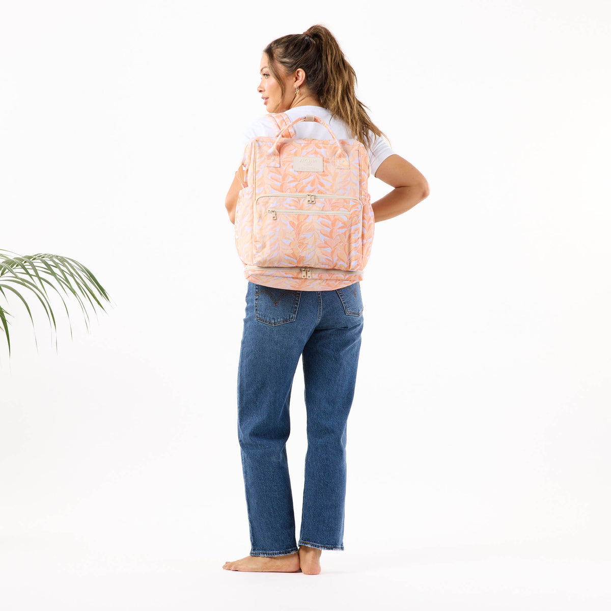 Le Bébé | Lei Stand